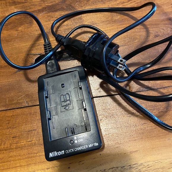 Nikon D90 DSLR camera with 18 - 140 mm  VR zoom lens - Picture 7 of 7